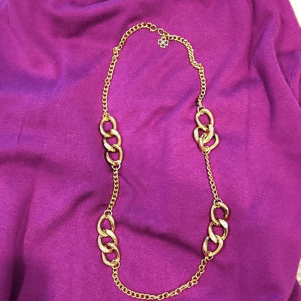 Goldtone Chunky Chainlink Necklace.